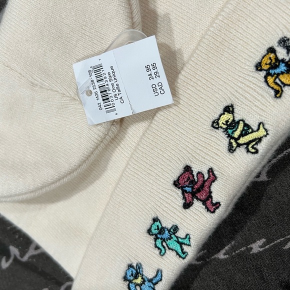 Brand new with tags AE x Grateful Dead beanie - Picture 2 of 2